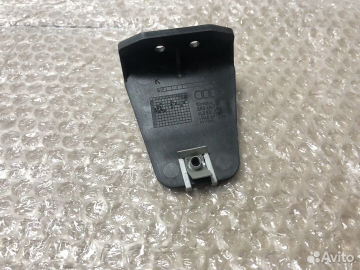 Кронштейн обшивки передней двери audi q7