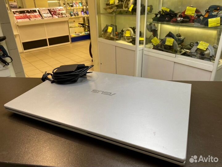 Ноутбук Pentium 4x1.1ггц/4Гб/128SSD