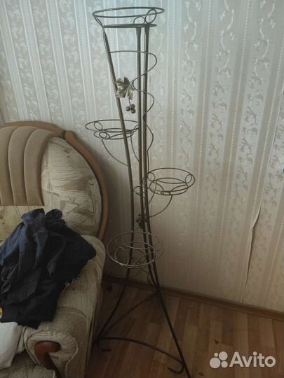 Подставка для цветов металлическая