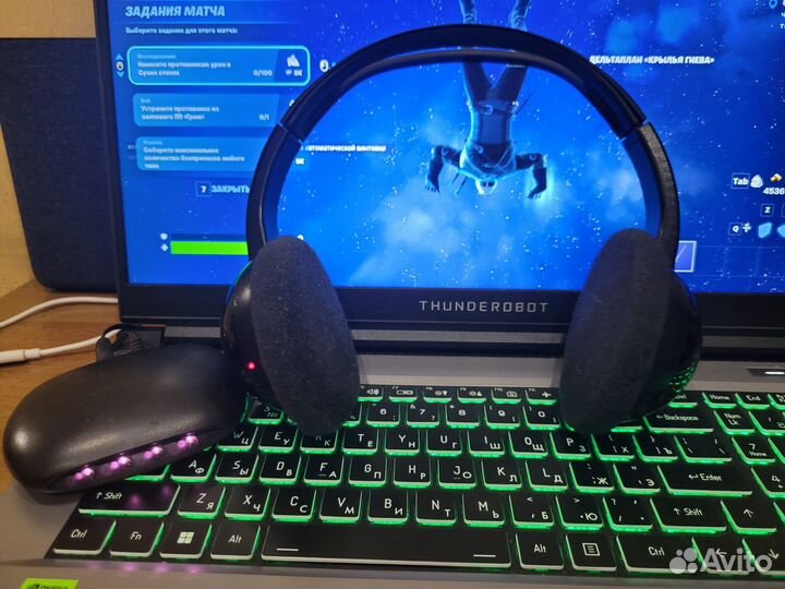 Наушники Philips беспроводные полноразмерные