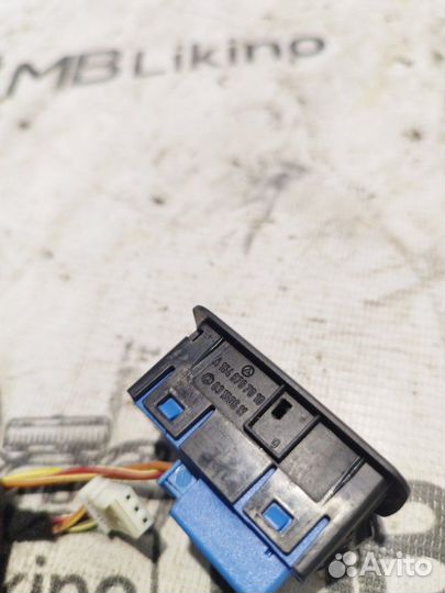 Кнопка третьего ряда сидений Mercedes Gl X164