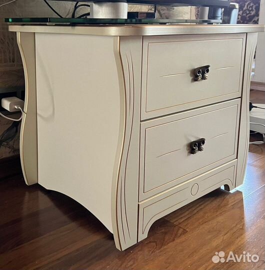 Тумба прикроватная