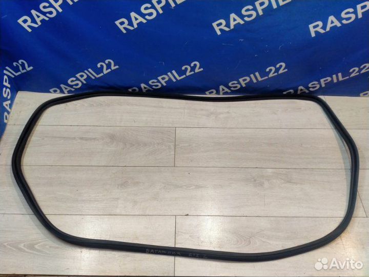 Уплотнительная резинка багажника Mercedes-Benz