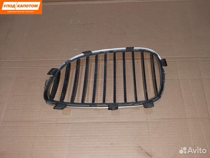 Решетка радиатора левая верхняя BMW 5 E60