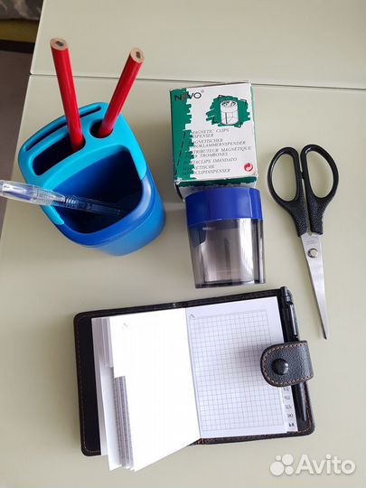Канцтовары: папки, степлеры, дыроколы, ножницы