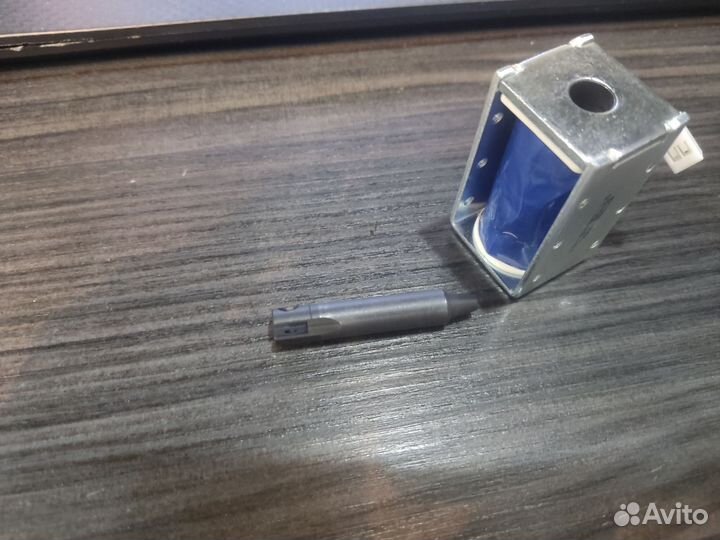 Электромагнитный клапан с сердечником, толкатель