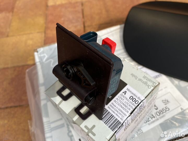 Замок лючка бензобака на мерседес 213