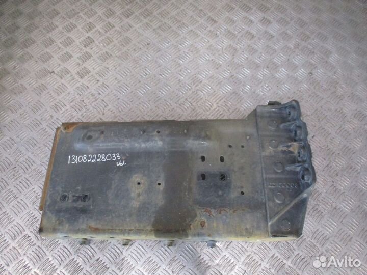 Кронштейн боковой стенки акб Volvo 22950421