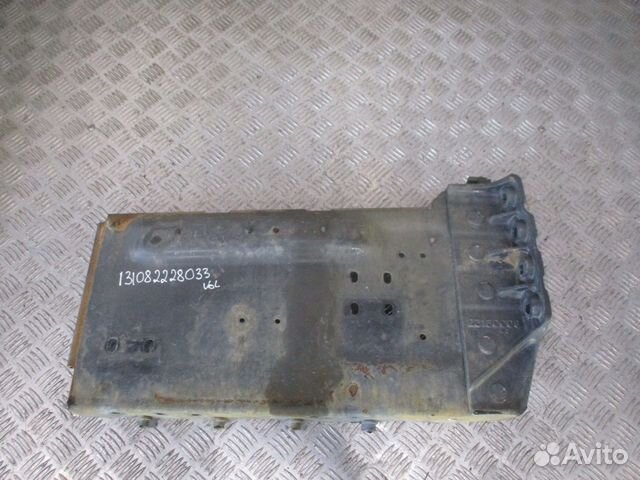 Кронштейн боковой стенки акб Volvo 22950421