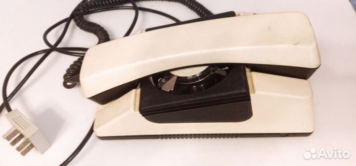 Старый стационарный телефон
