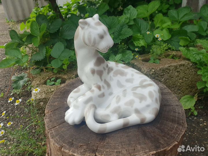 Фарфоровая статуэтка leopard
