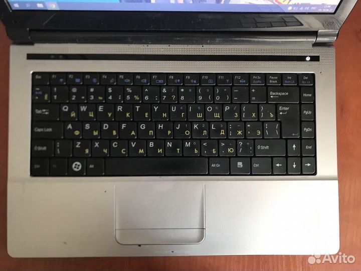 Ноутбук i3 4 ядра, 4 гига, акк 60 мин