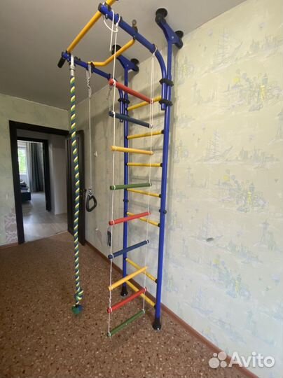 Шведская стенка с турником и брусьями
