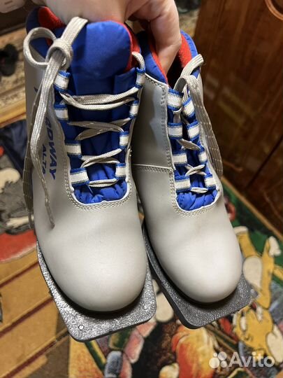 Лыжные ботинки 35