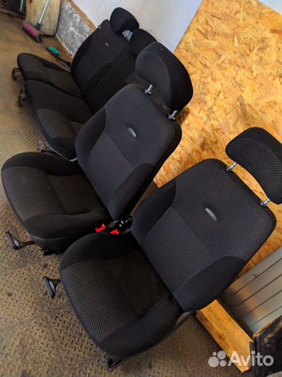 Комплект черных сидений калина