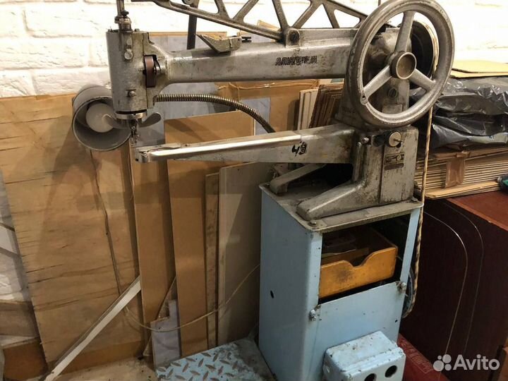 Рукавная швейная машинка