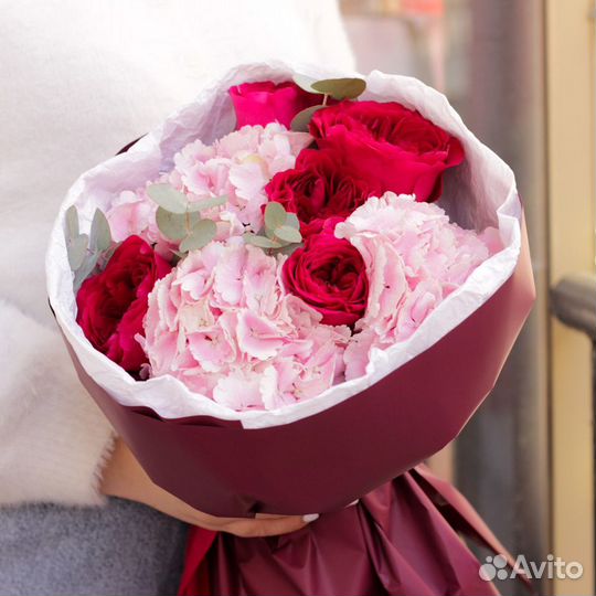 Гортензия и пионовидная роза