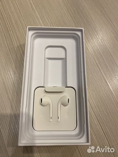Коробка из под iPhone 7 plus с наушниками