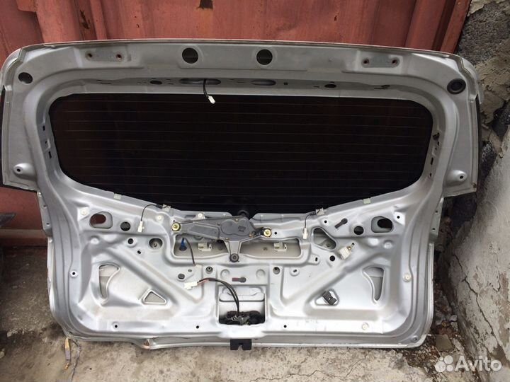 Продам крышку багажника тойота калдина zzt-241