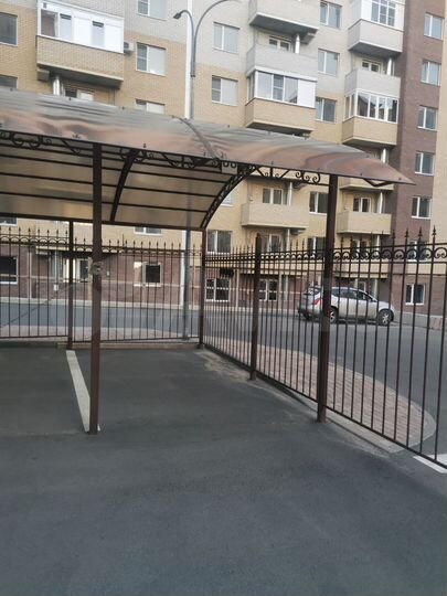 Машиноместо, > 30 м²