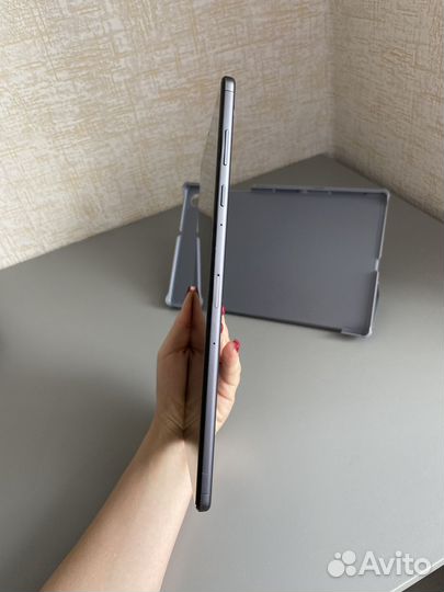 Планшет Lenovo M10 FHD Plus TB-X606F