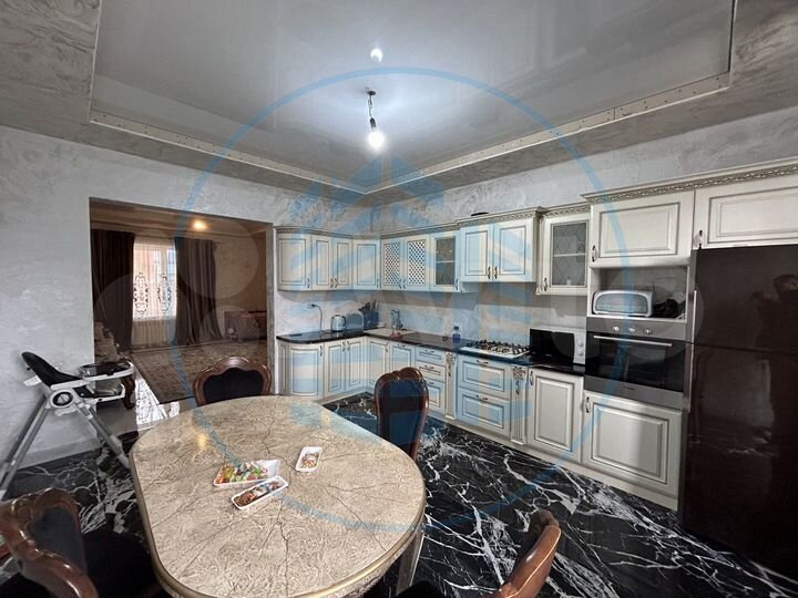 Дом 175,2 м² на участке 4,1 сот.