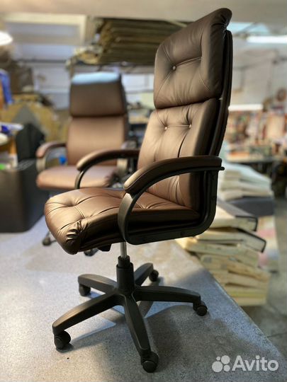 Офисное кресло