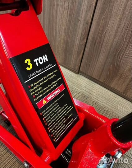 Домкрат гидравлический подкатной yaoto 3т