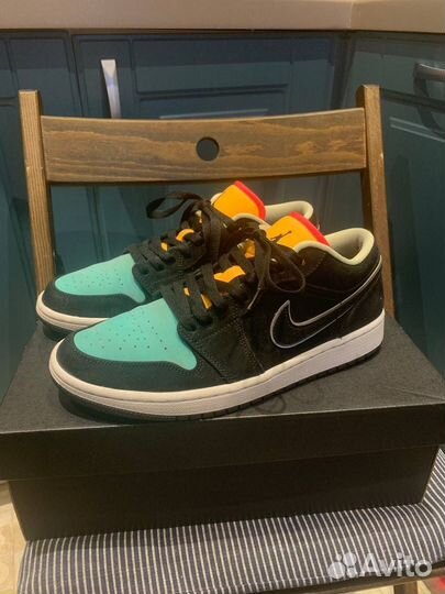 Nike air jordan 1 low black aurora green