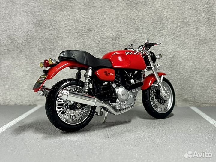 Коллекционная модель Ducati GT1000 1:18 Bburago