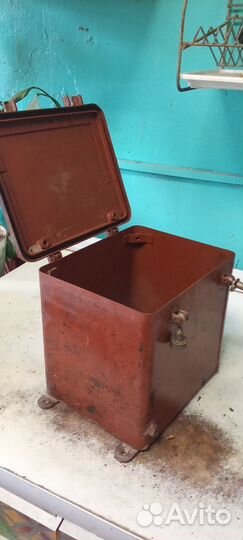 Ящик герметичный металлический. СССР