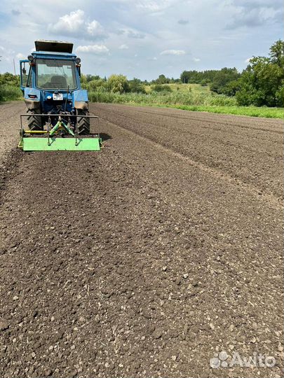 Пахота земли трактором