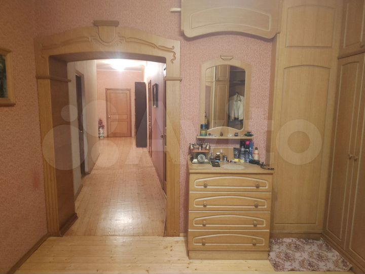 3-к. квартира, 110,5 м², 2/5 эт.