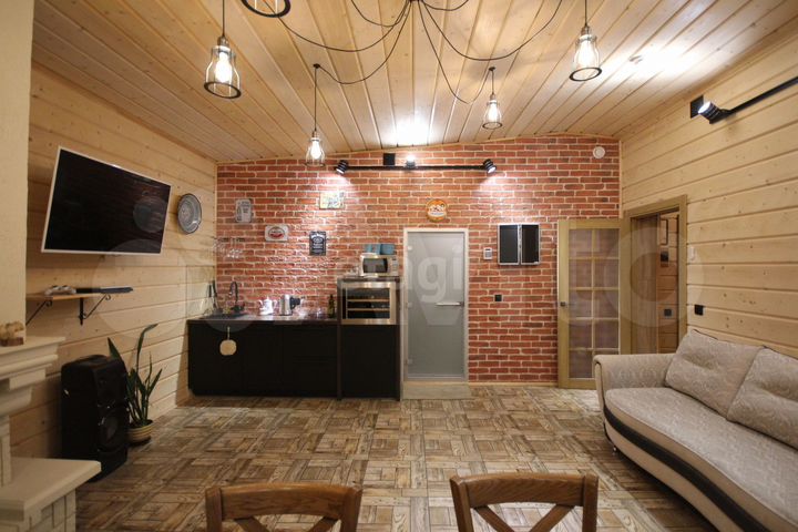 Дом 240 м² на участке 6 сот.