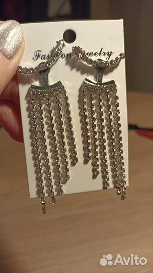 Серьги висячие со стразами гвоздики