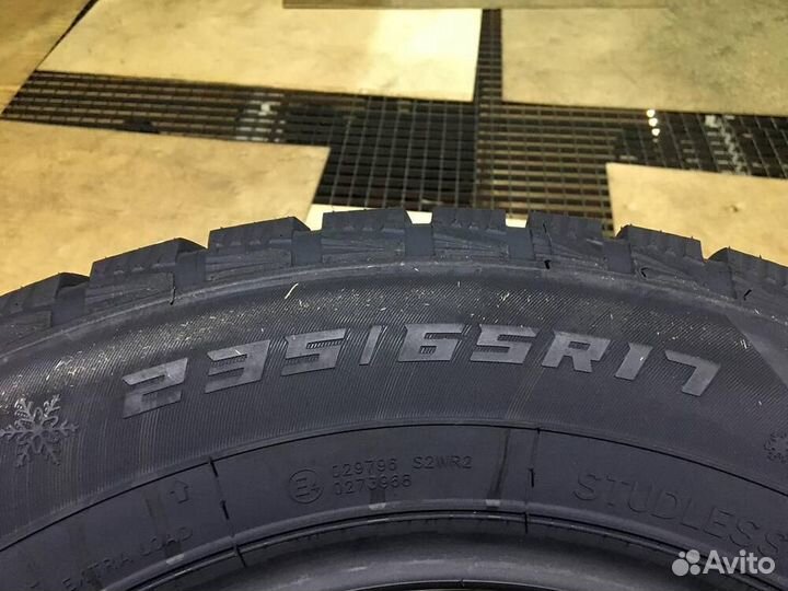 Windforce Snowblazer 235/65 R17 108T