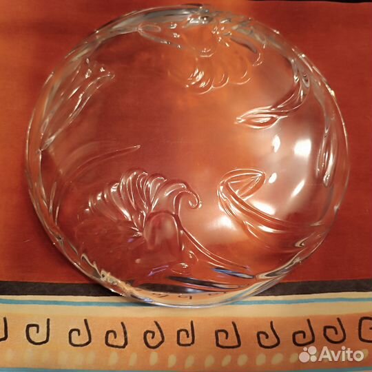 Хрустальное блюдо и стеклянное блюдо