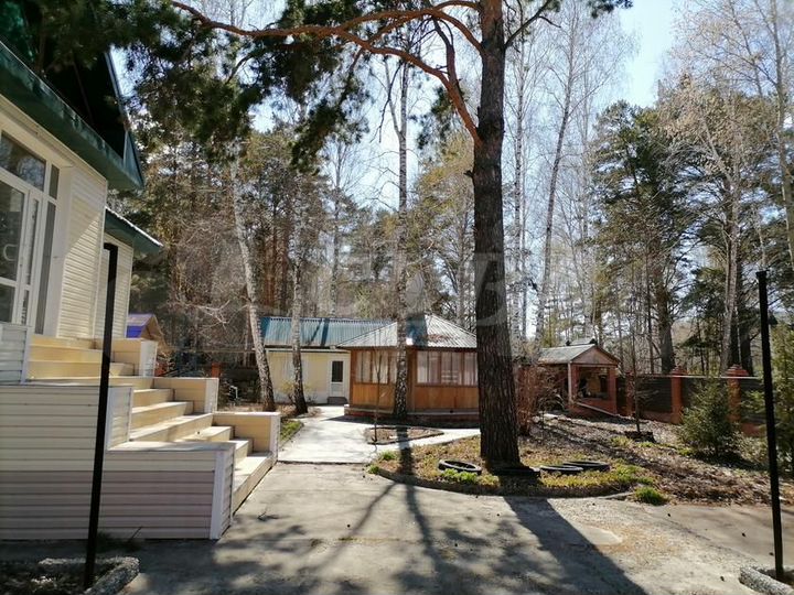 Дом 280 м² на участке 15 сот.