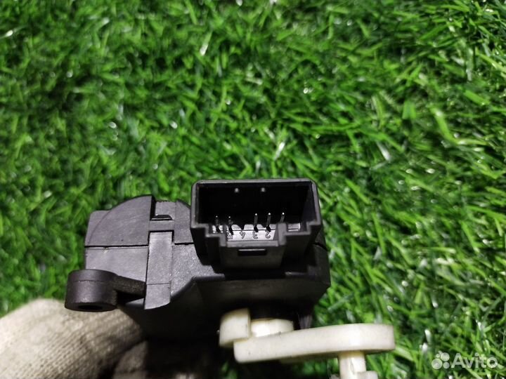 Моторчик заслонки отопителя Volkswagen Passat B6