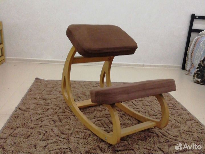 Коленный стул конек-горбунек