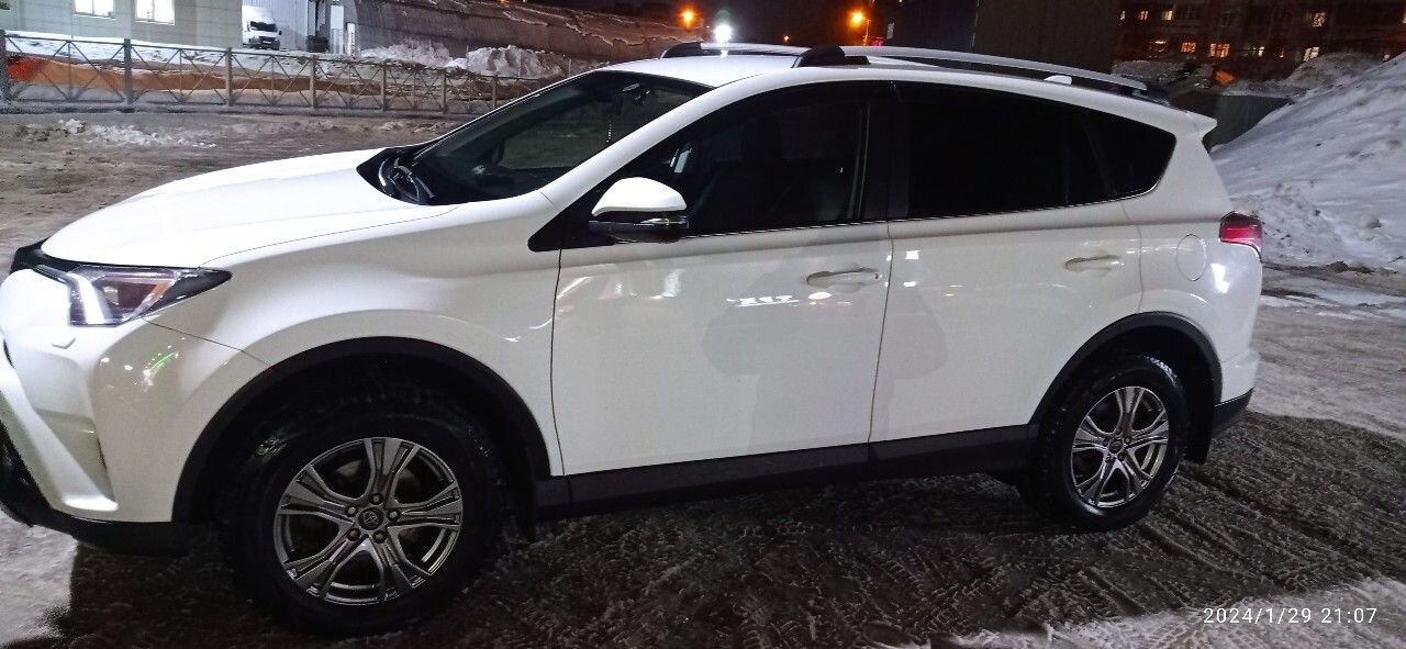 Toyota RAV4: фото владельца