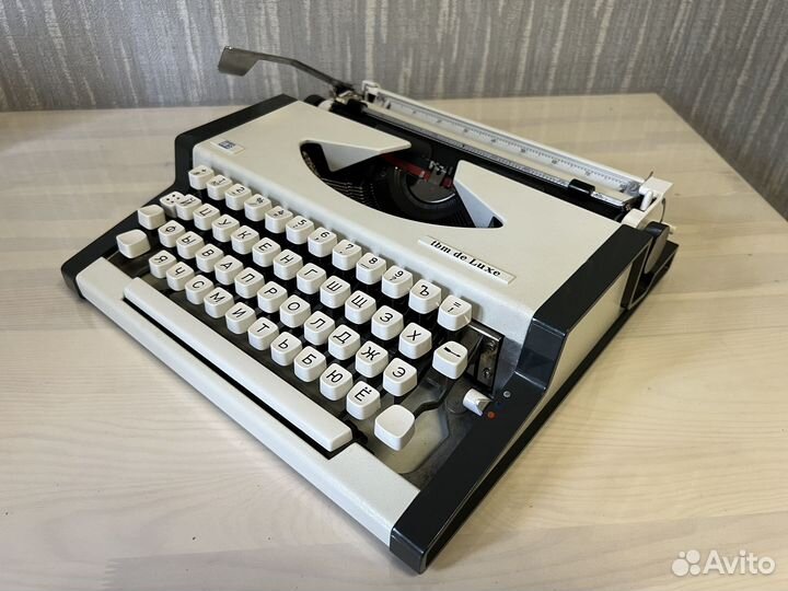 Пишущая (печатная) машинка Unis tbm de Luxe