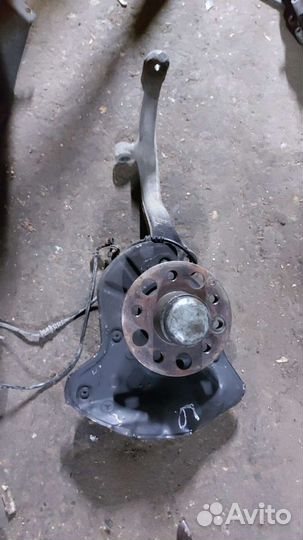 Поворотный кулак (цапфа) левый Мерседес w221