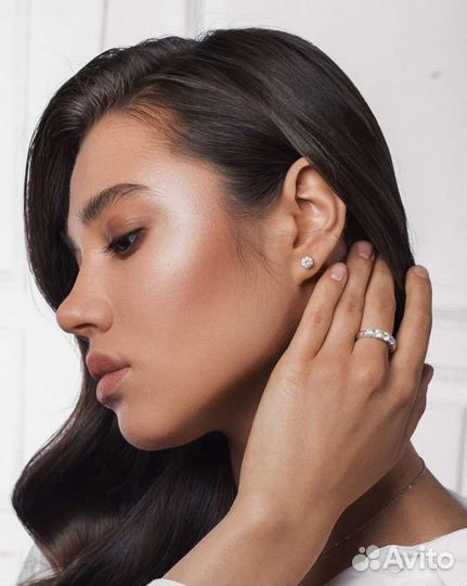 Пусеты - гвоздики с камнем сваровски новые