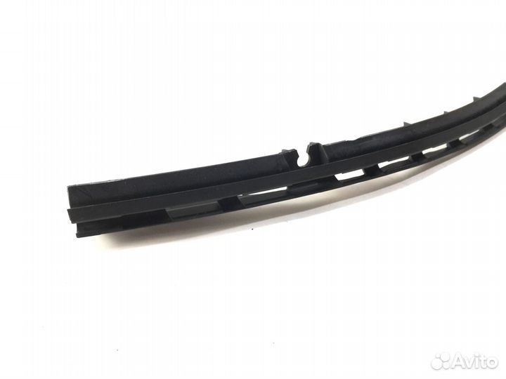 Крепление уплотнителя Audi A6 C6 Avant