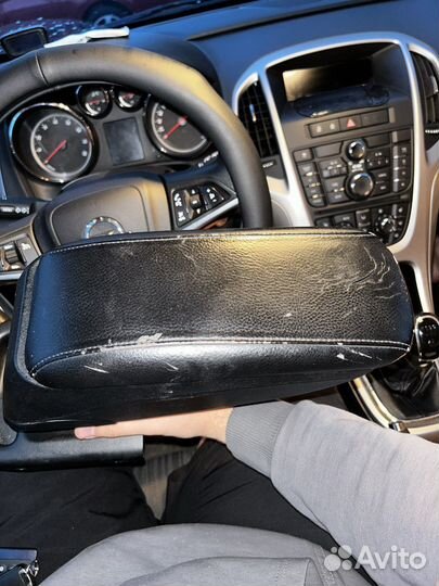 Подлокотник автомобильный универсальный