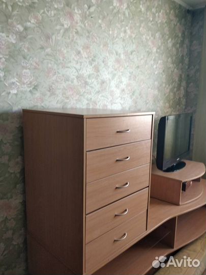 Комод с выдвижными ящиками