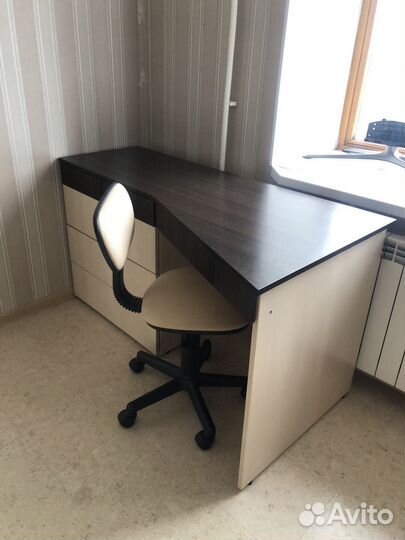 Письменный стол и стул