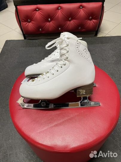 Коньки финурные Rispirt RF-3 PRO 240