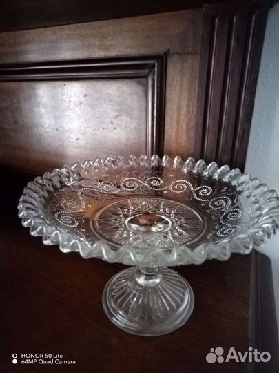 Ваза для фруктов на ножке